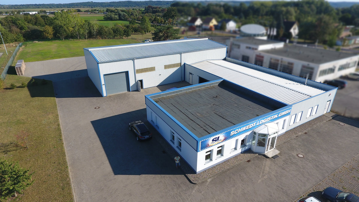 Unternehmensstandort von Schwedt Logistik mit Lagerhallen, Bürogebäude und Logistikflächen